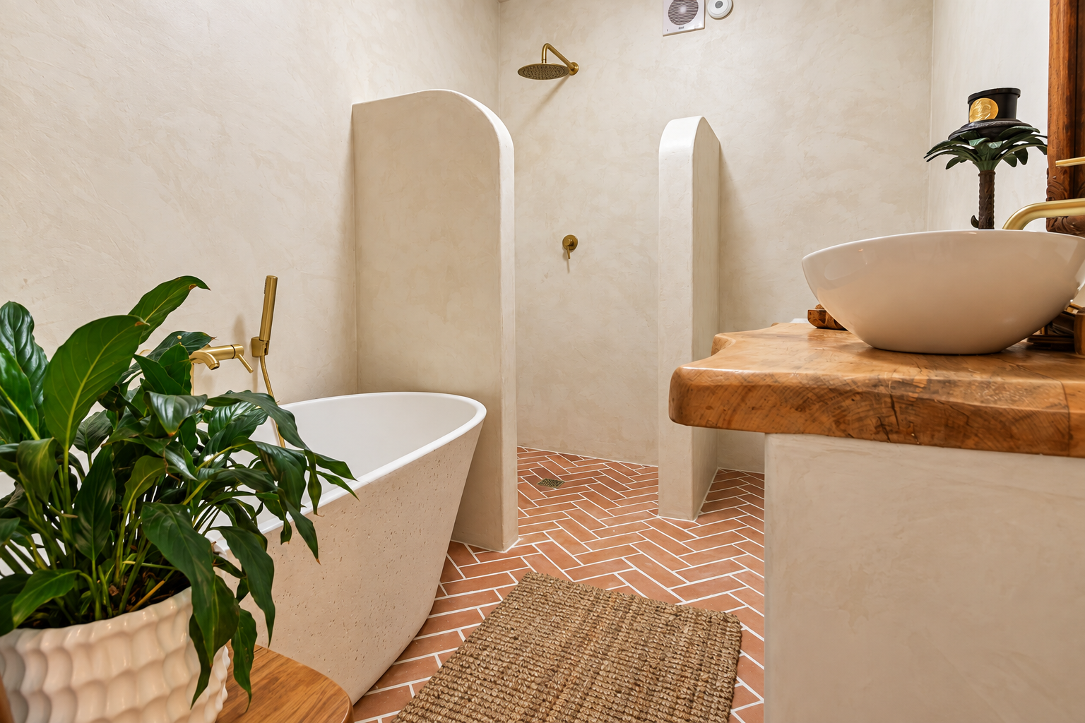 44 MARTINIQUE MAIN BATHROOM